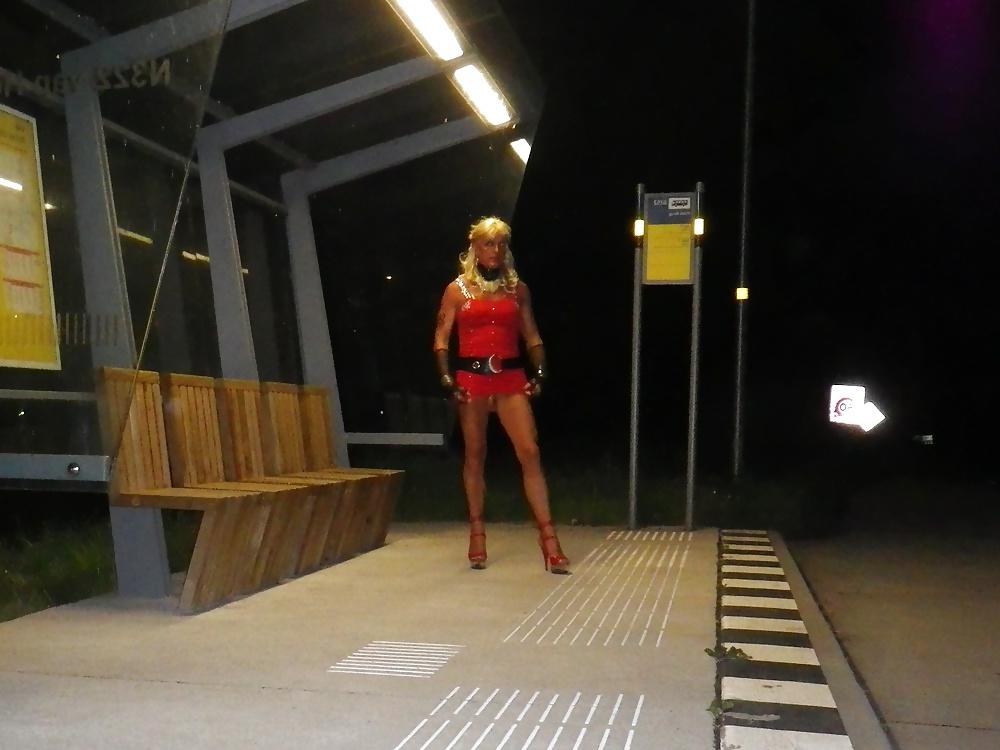 9P At the busstop