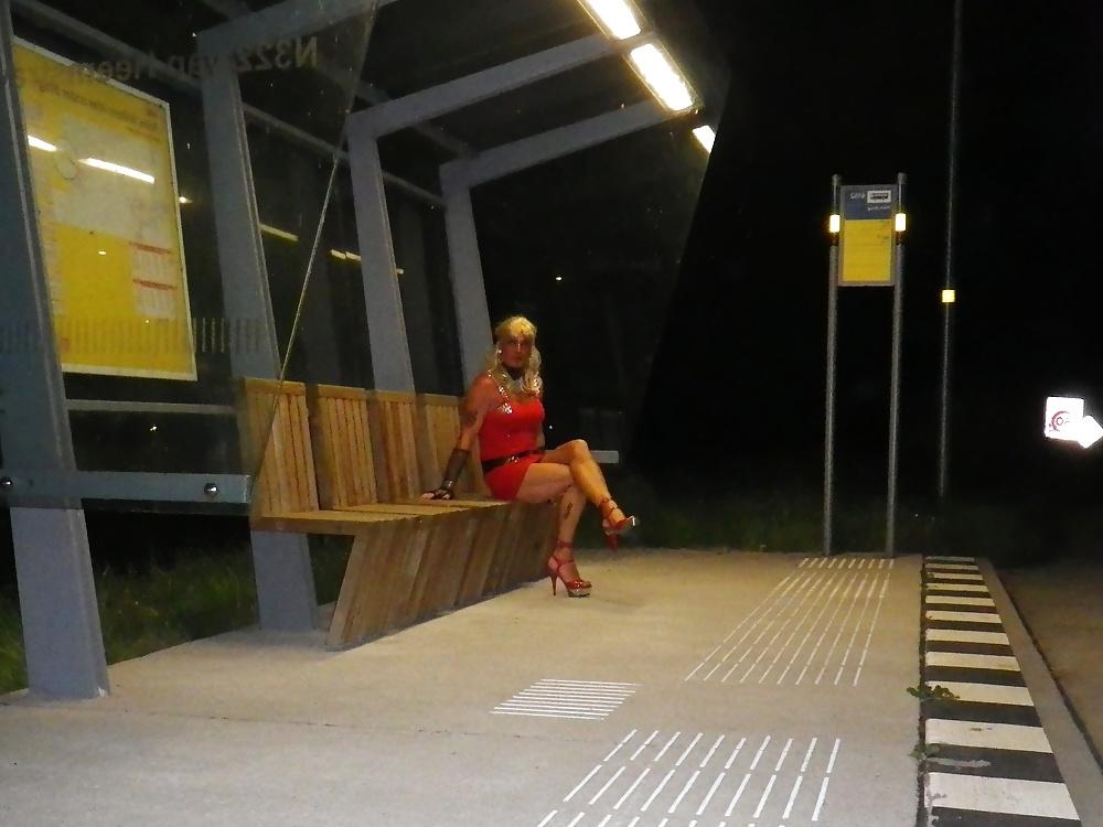 9P At the busstop