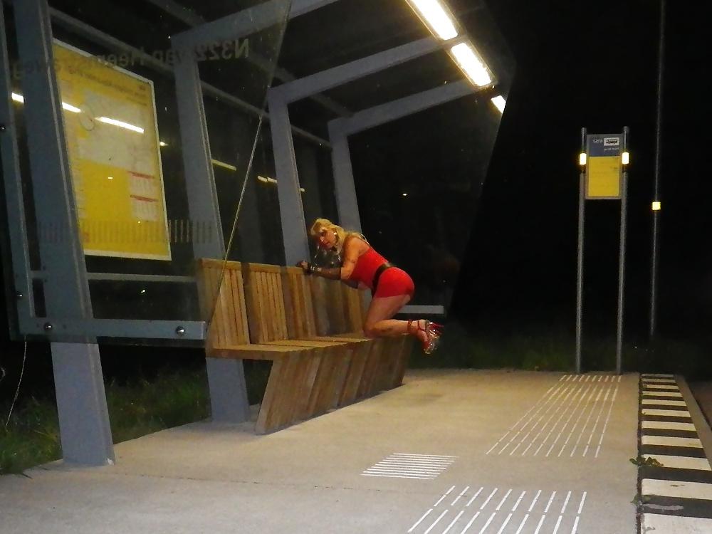 9P At the busstop