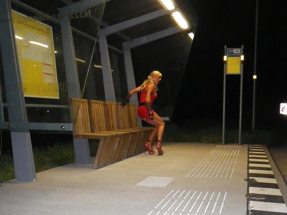 9P At the busstop