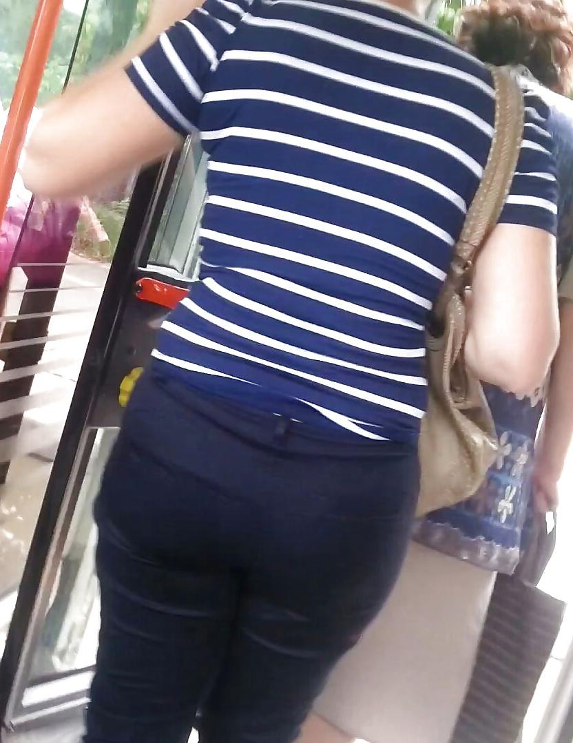 19P Spy feet,ass, face,legs and nylon in bus romanian