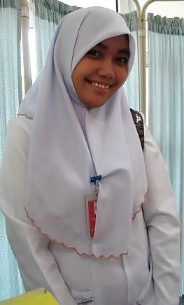 8P Brunei- nurse tudung