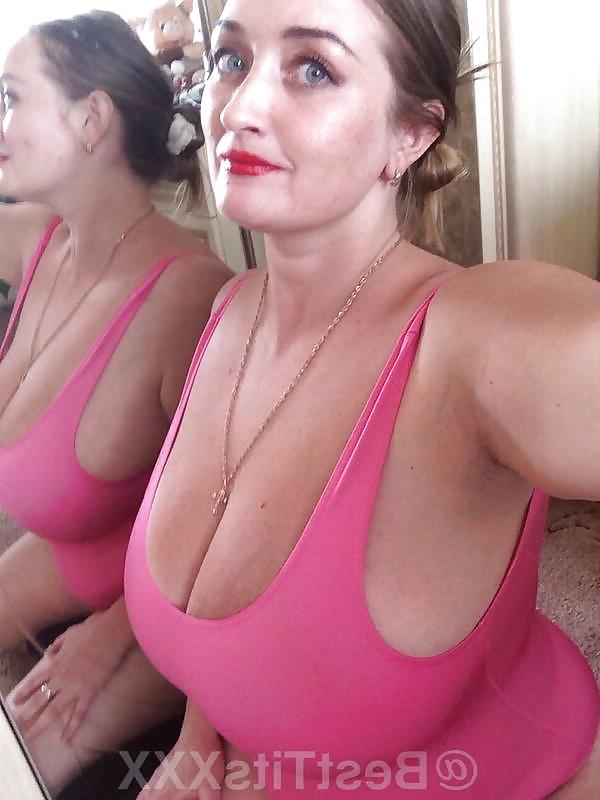 25P Camgirl Jane aka BestTitsXXX