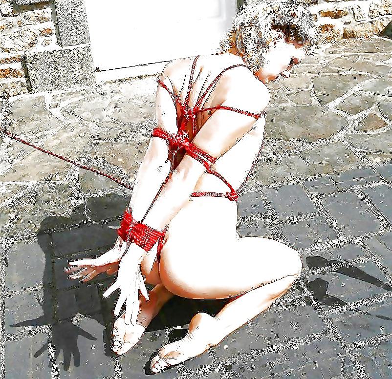 25P Public Bondage