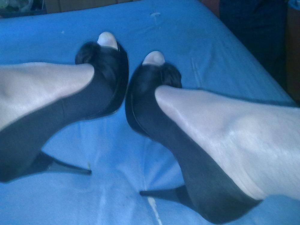 25P TransTeen in nylons, Latex and heelz