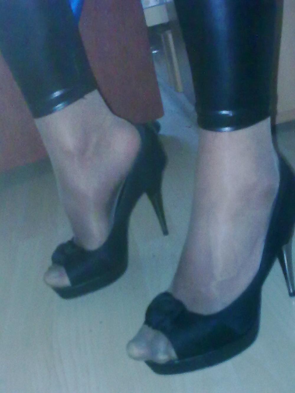 25P TransTeen in nylons, Latex and heelz