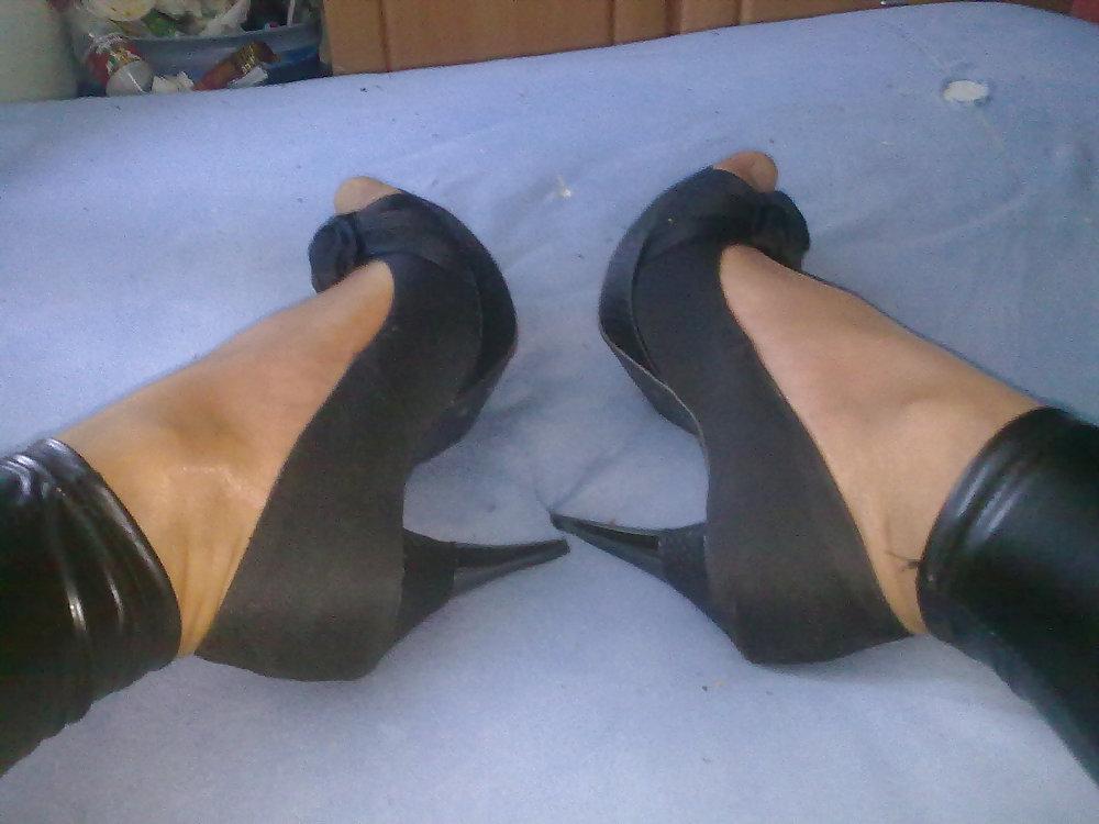25P TransTeen in nylons, Latex and heelz