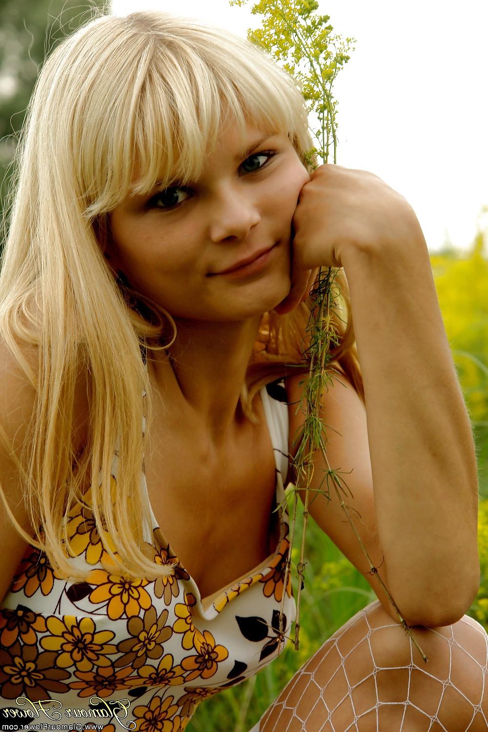 7P Blond teen