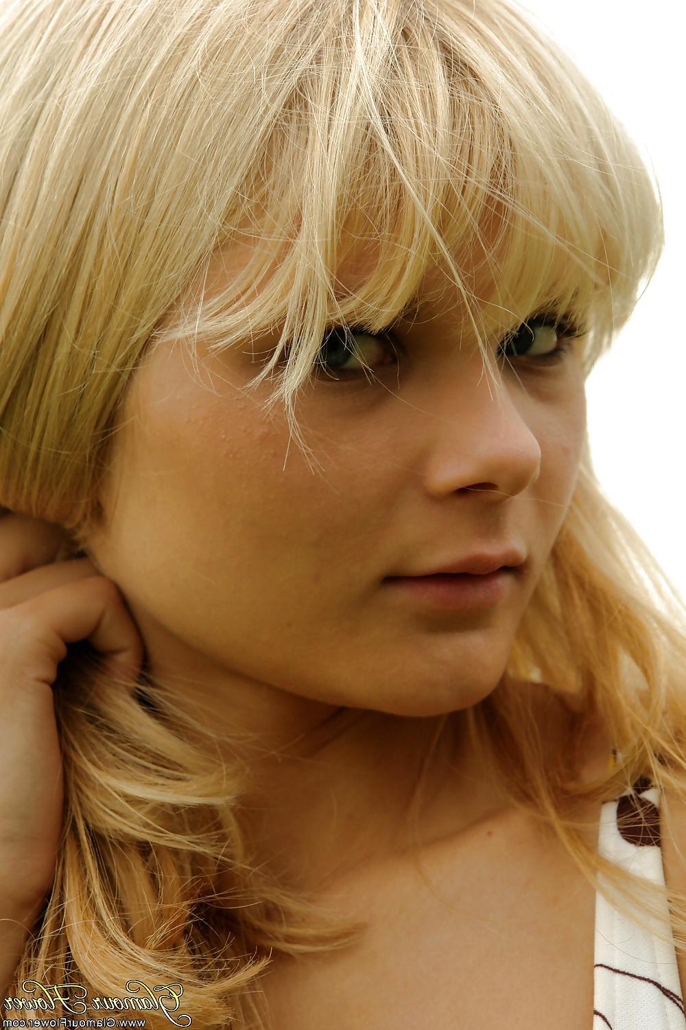 7P Blond teen