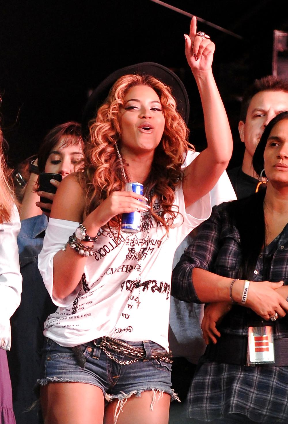 15P Beyonce Knowles Coachella Valley Music and Art Festival
