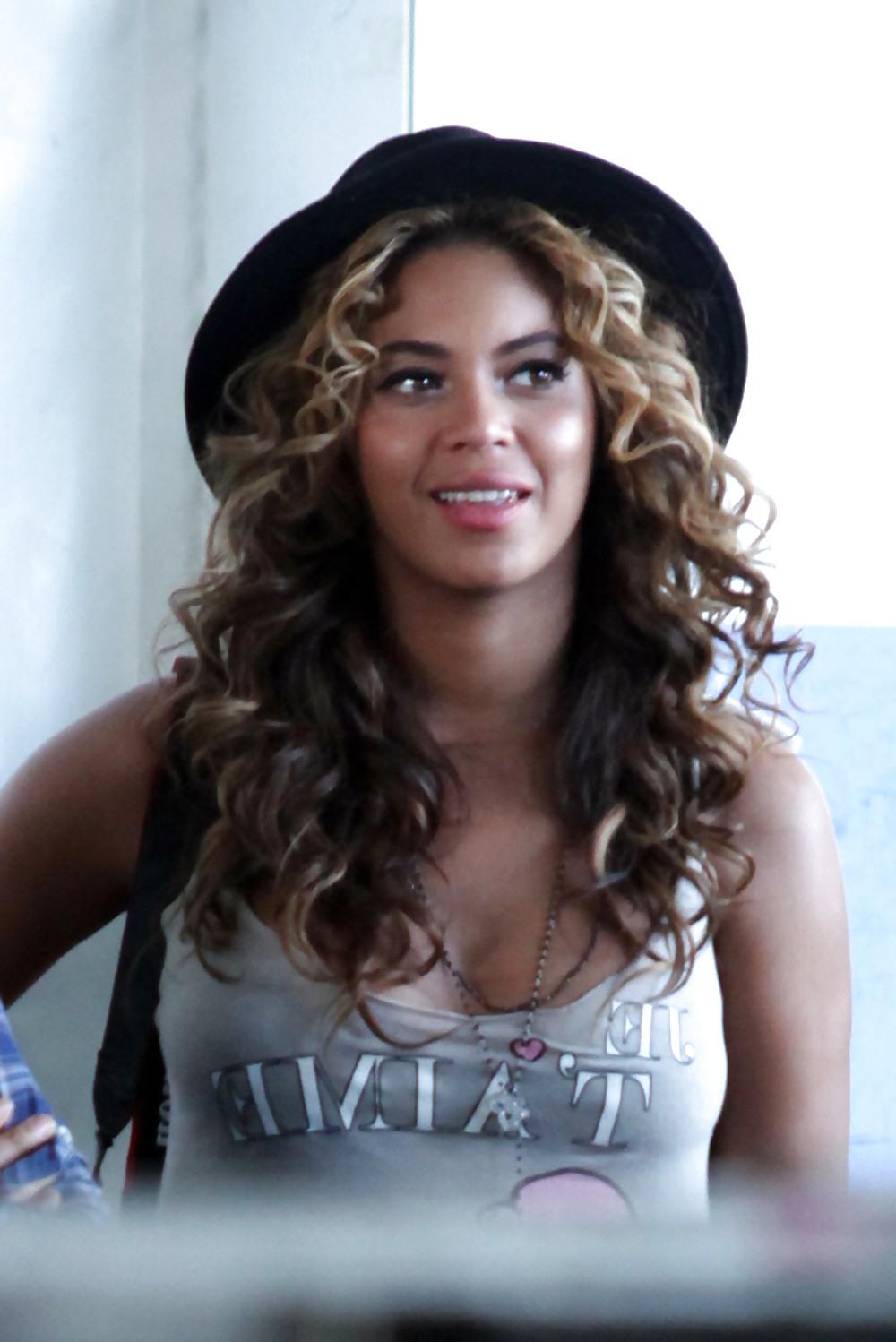 15P Beyonce Knowles Coachella Valley Music and Art Festival