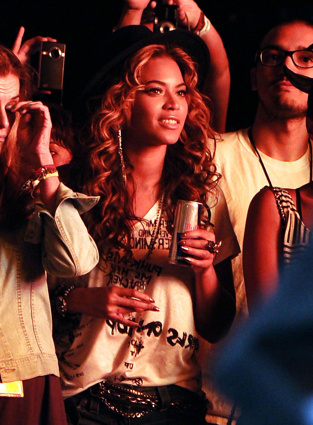 15P Beyonce Knowles Coachella Valley Music and Art Festival
