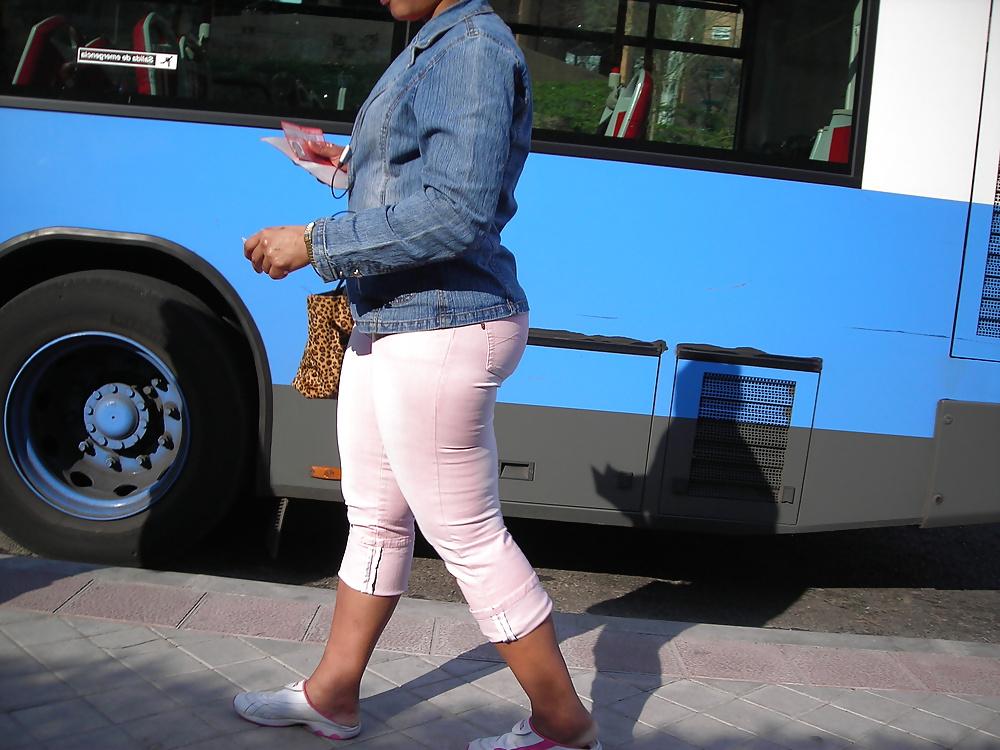 25P Candid ass in the bus stop