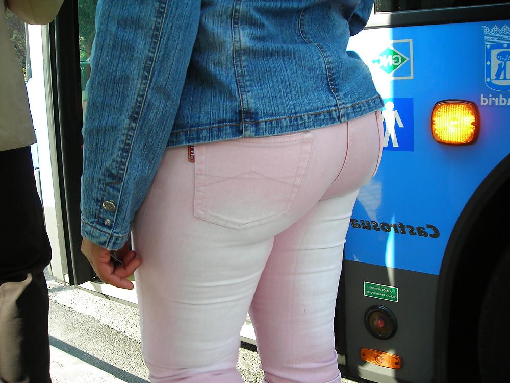25P Candid ass in the bus stop