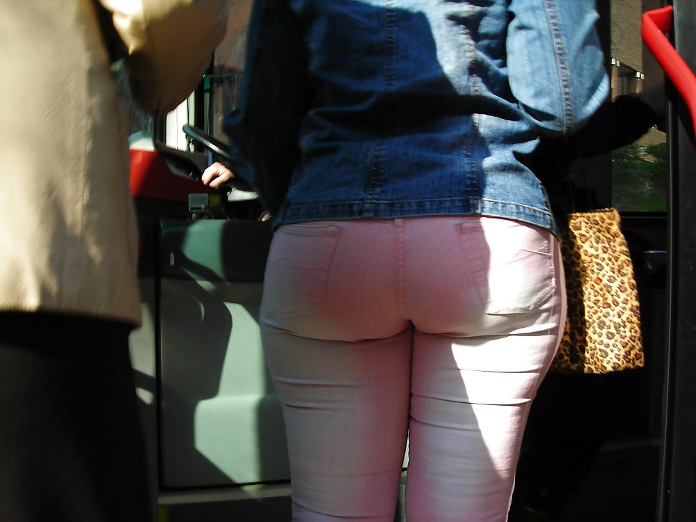 25P Candid ass in the bus stop