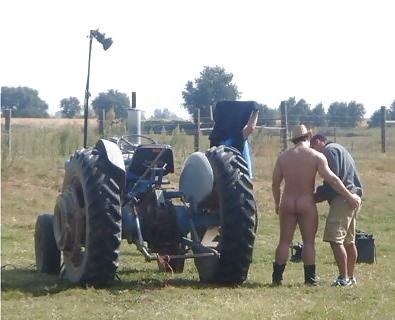 25P Wanking at Work. Men on the job.