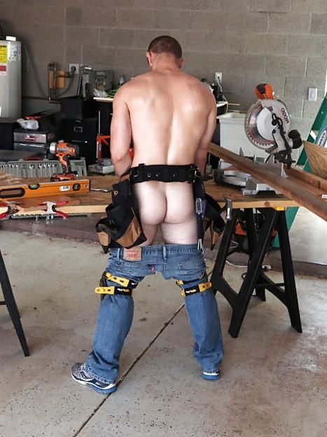 25P Wanking at Work. Men on the job.