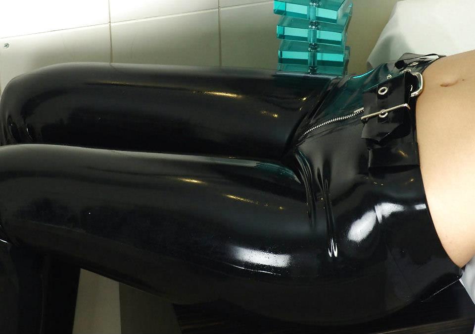 12P Latex Fetish