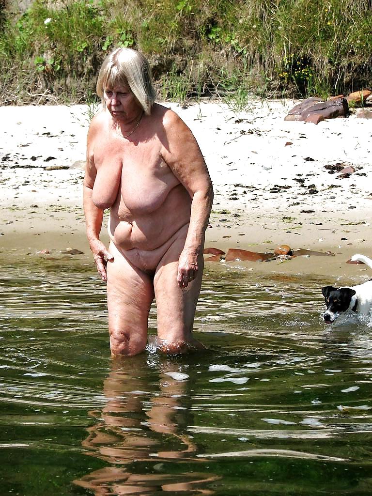 25P Mature Nudist Ladies 16