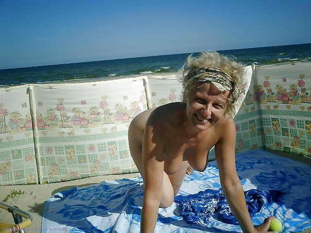 25P Mature Nudist Ladies 16