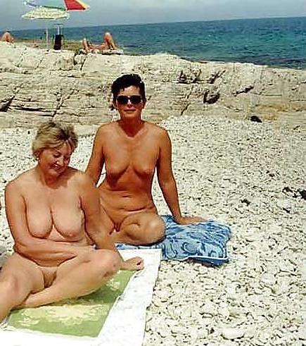 25P Mature Nudist Ladies 16