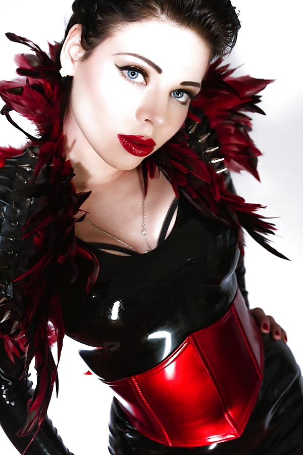 12P Latex Fetish