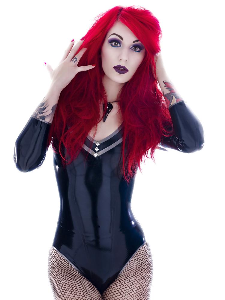 12P Latex Fetish