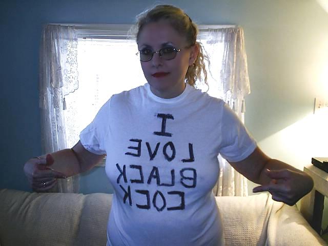 25P Wife In T-shirt