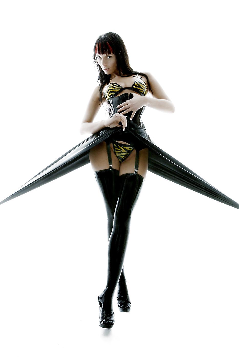 25P Latex Fetish Gallery 1