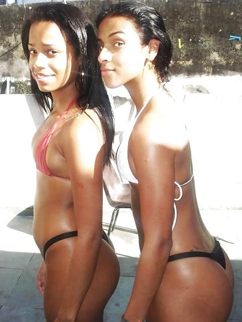 11P Hot latina ass