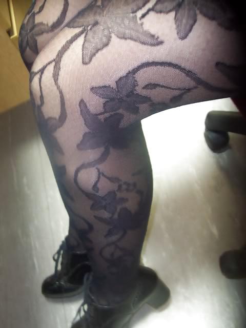 25P Nylon upskirt - just legs in nylons 3