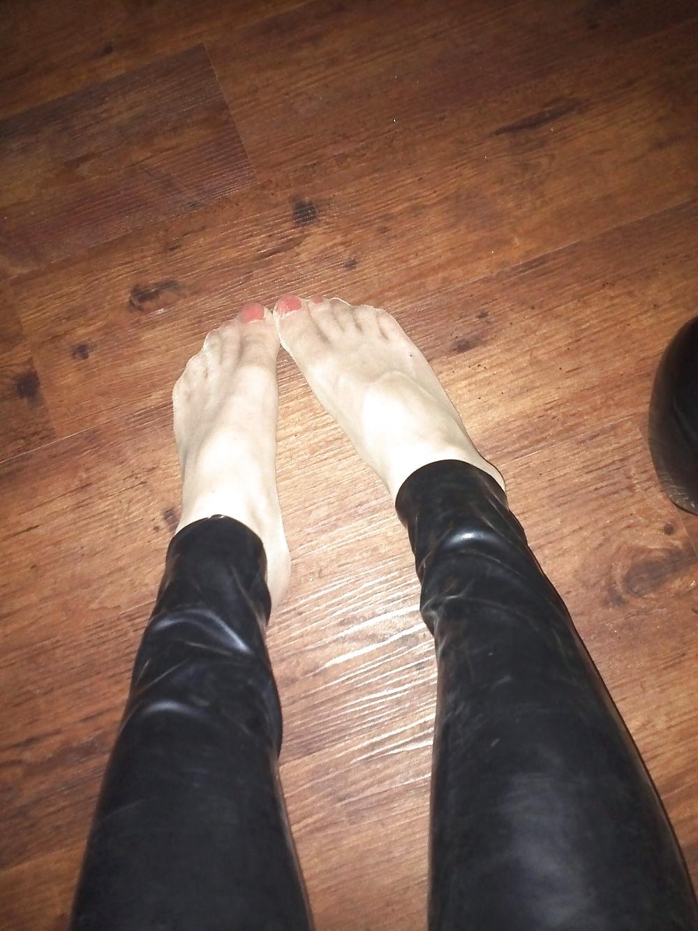 5P Red nails, nylon , latex and heels