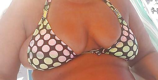 25P Saggy tits in bikini