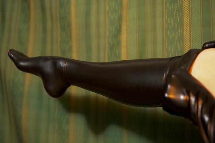 17P Latex stockings put