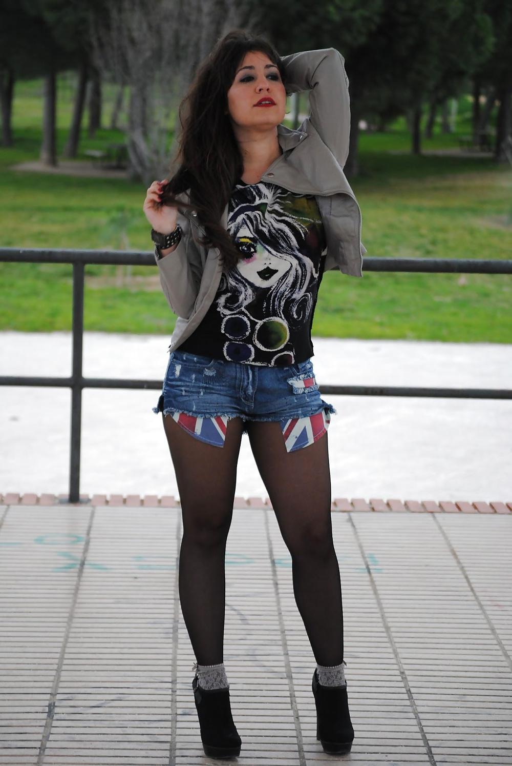 25P Nylon upskirt - STREET VIEW 9
