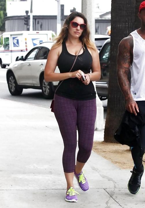 25P Kelly Brook Sexy Gym Outfit!!
