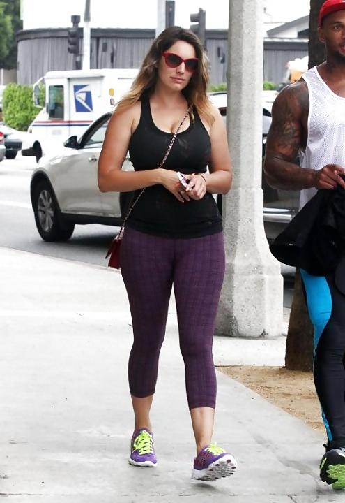 25P Kelly Brook Sexy Gym Outfit!!
