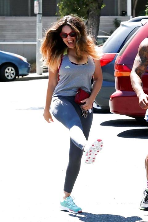 25P Kelly Brook Sexy Gym Outfit!!