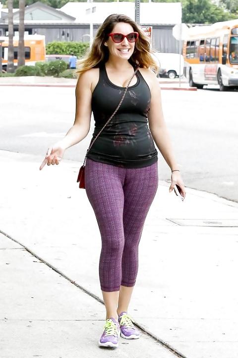 25P Kelly Brook Sexy Gym Outfit!!