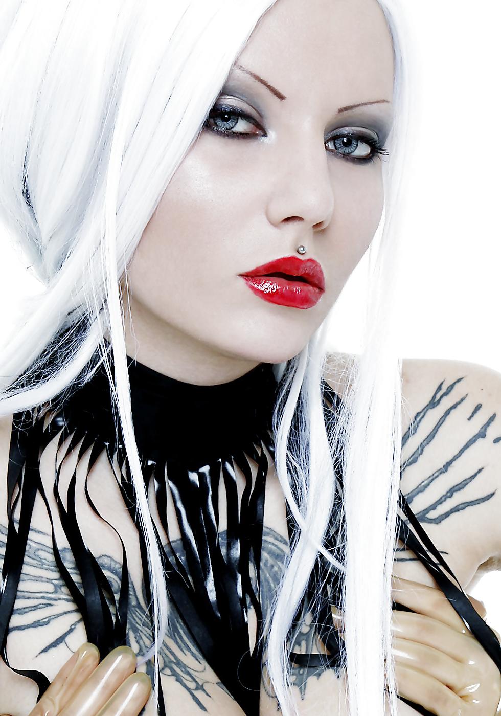 25P Latex Vixen in Amazing Fetish Outfits