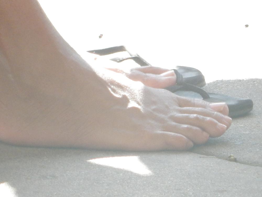 25P Oiled Mature Latina Soles