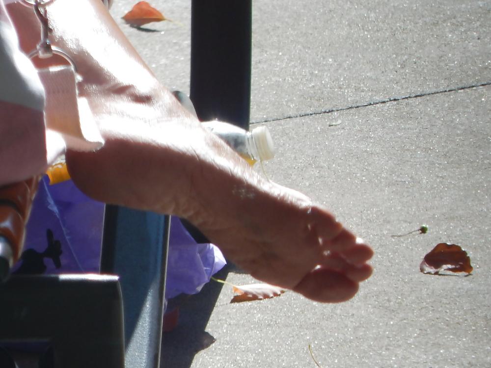 25P Oiled Mature Latina Soles