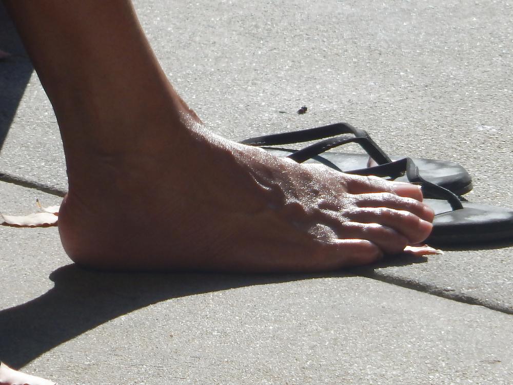 25P Oiled Mature Latina Soles