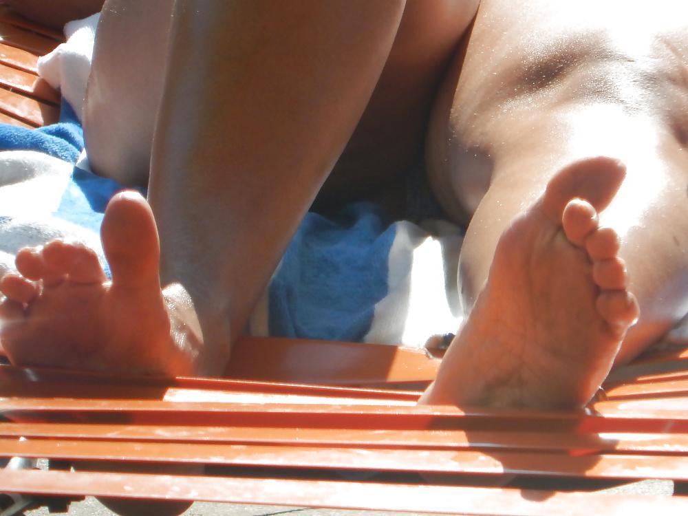 25P Oiled Mature Latina Soles