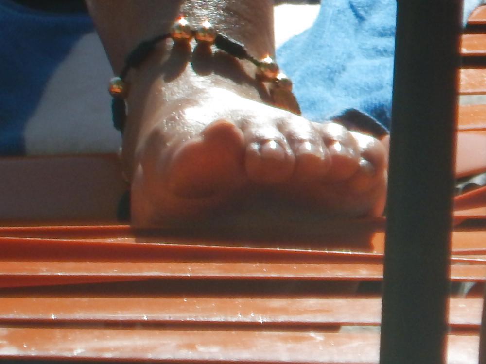 25P Oiled Mature Latina Soles