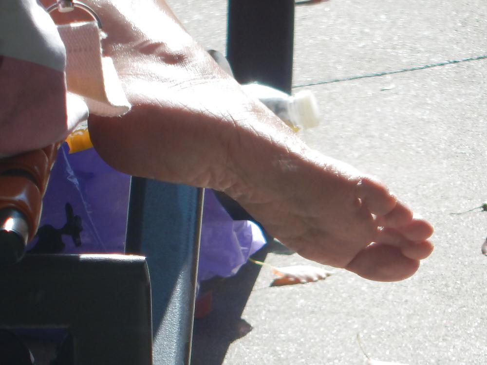 25P Oiled Mature Latina Soles