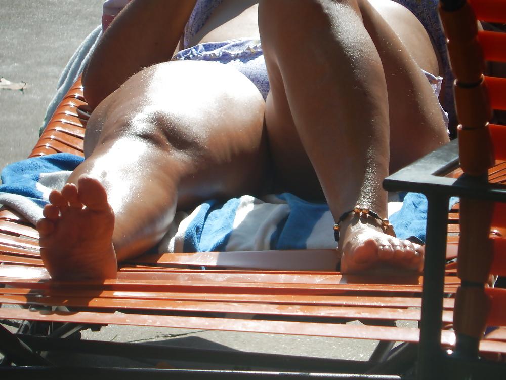 25P Oiled Mature Latina Soles