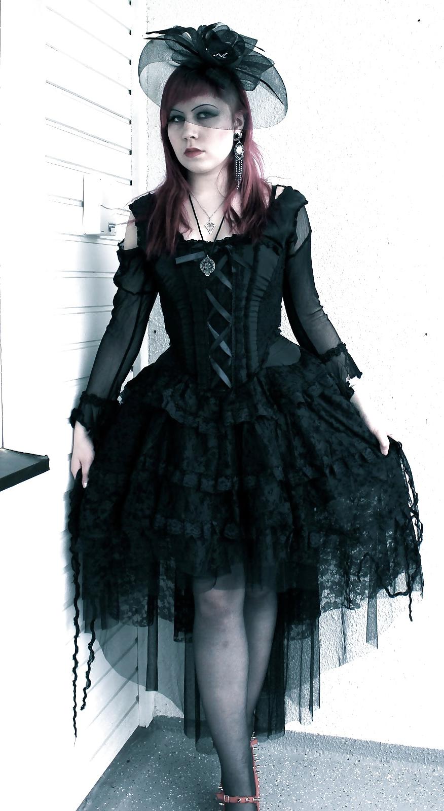 25P Gothic finnish blog girl