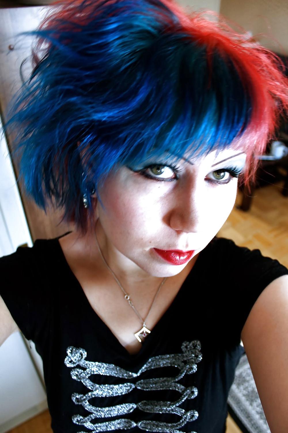 25P Gothic finnish blog girl