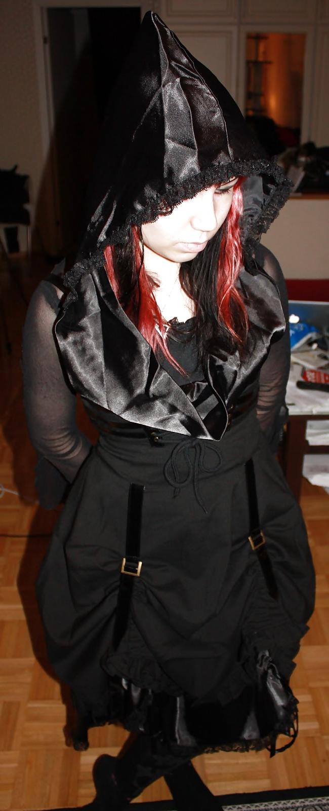 25P Gothic finnish blog girl